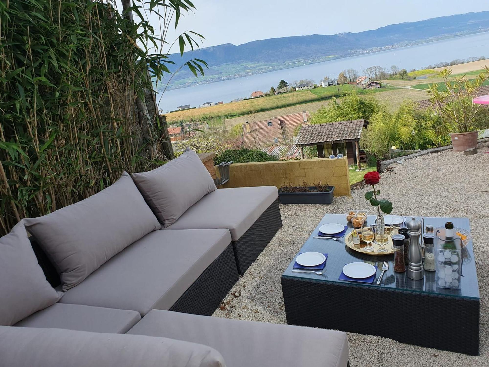 Chalet With Stunning Lake And Mountain Views Avec Une Vue A Couper Le Souffle, Une Spacieuse Terrasse Et Jardin Chatillon  Екстериор снимка